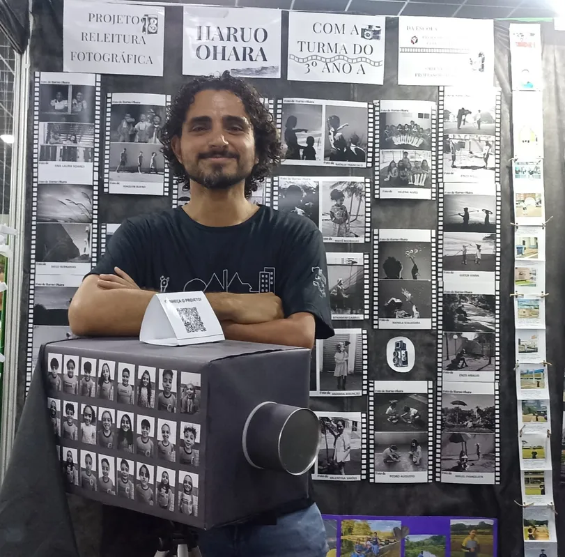 O professor Luis Antonio da Silva, levou o projeto "Releituras Fotográficas com Haruo Ohara" aos alunos do 3º ano da EM Professor Joaquim Pereira Mendes propondo releituras de imagens