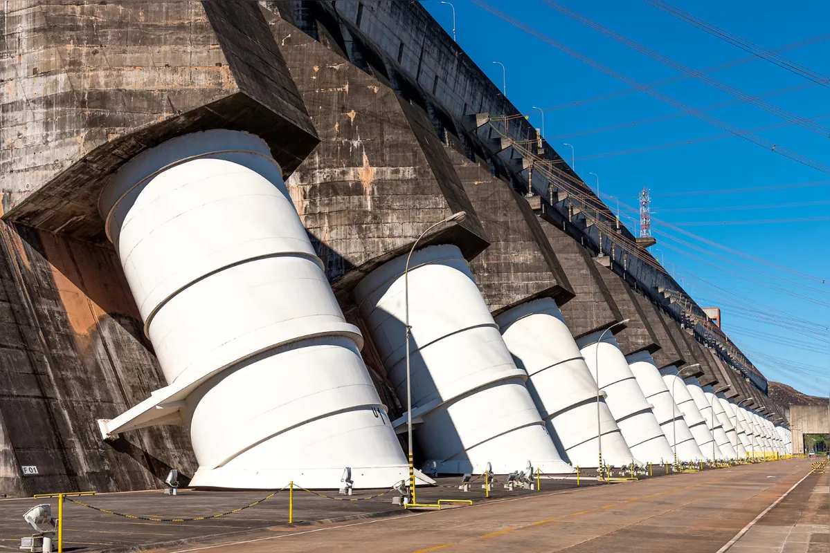 Imagem ilustrativa da imagem Ano começa com alívio na conta de luz de 78 milhões de pessoas
