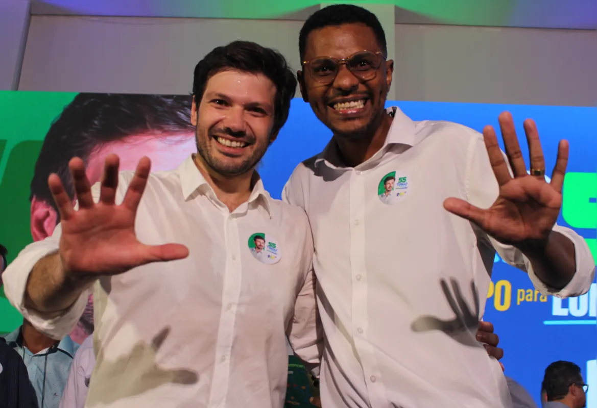 O deputado estadual Tiago Amaral (PSD) e o ex-vereador Junior Santos Rosa (PL)  compõem a chapa reúne frente ampla de partidos de centro-direita e direita