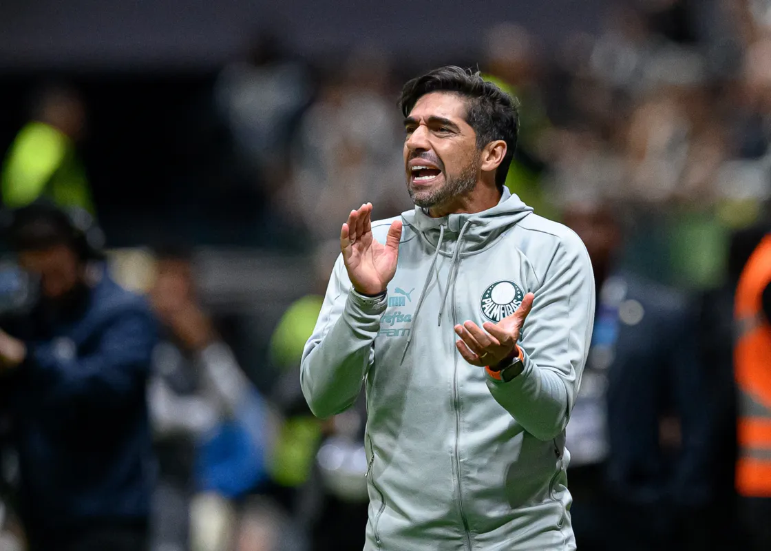 Abel Ferreira negou que tenha algum desentendimento com o atacante Dudu e afirmou que conta com o jogador para o restante da temporada