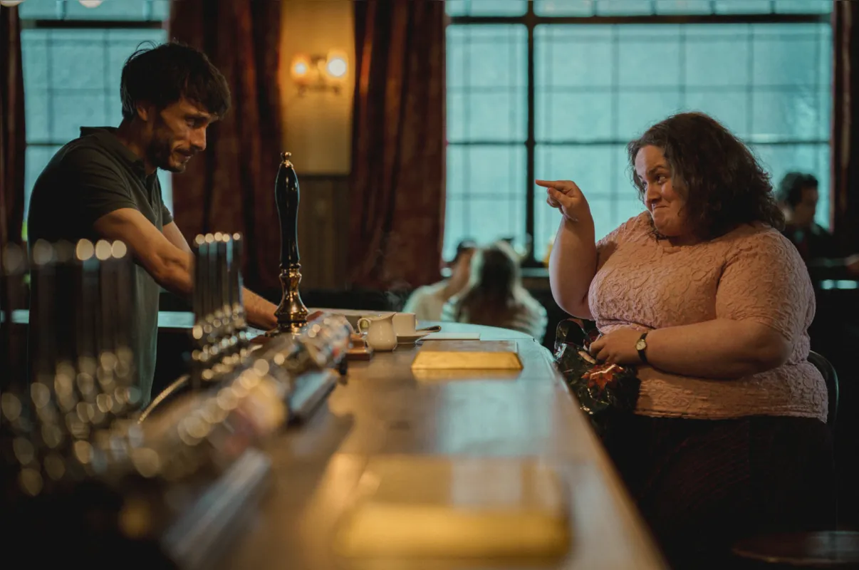 "Bebê Rena:" a história de um barman assediado por uma admiradora sem limites