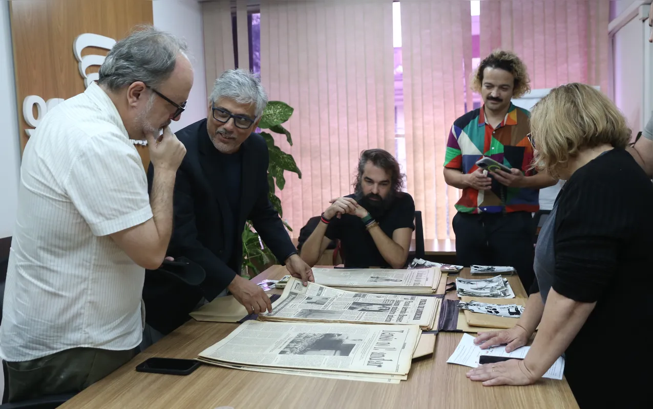 A equipe do filme, com o diretor José Eduardo Belmonte e o produtor executivo Marcelo Braga, esteve na FOLHA na fase das pesquisas