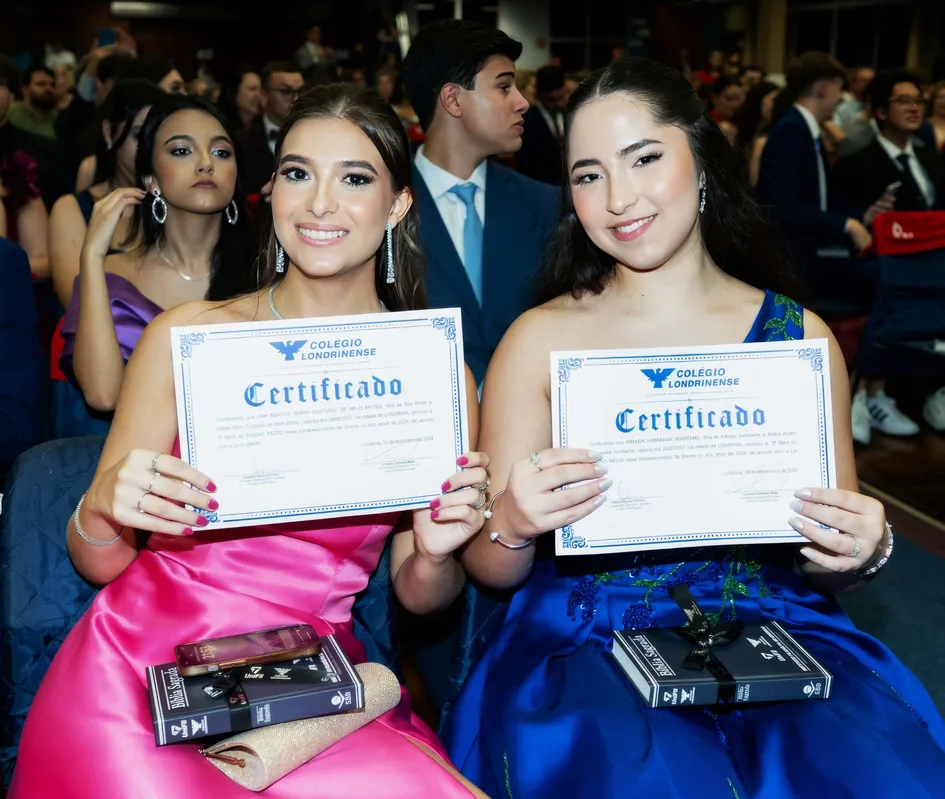 Ana Beatriz Gorri Custódio de Melo Brites e Amanda Yamakawa Vendrame