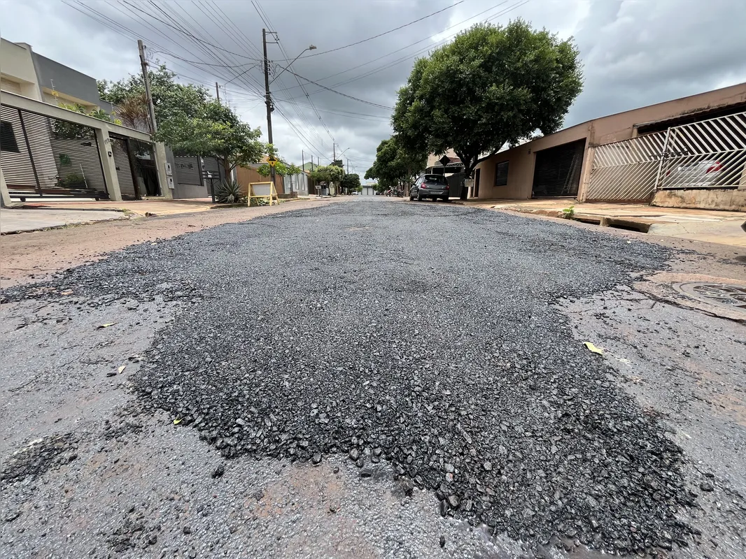 Pavimento que já recebeu intervenções apresenta recalques