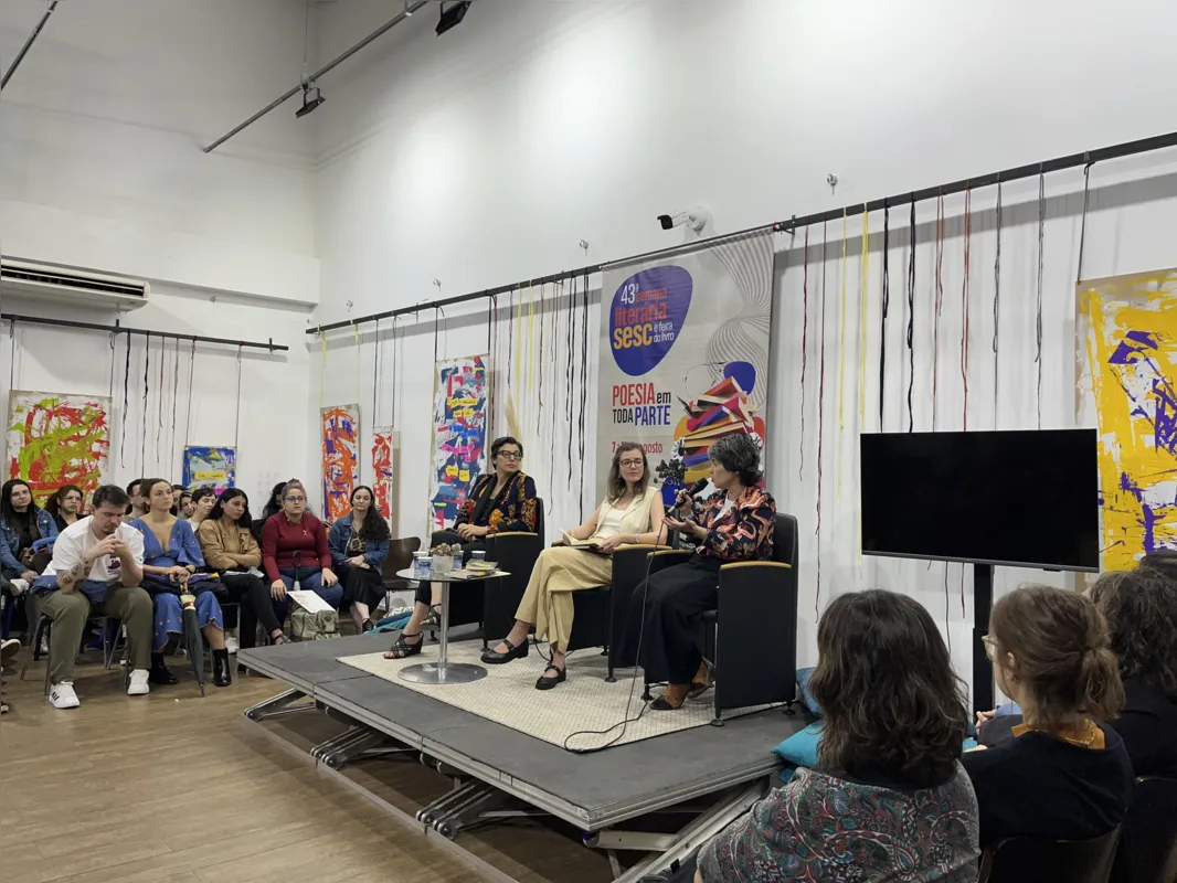 Giovana Madalosso e Micheliny Verunschk reuniram um público diversificado no Sesc Cadeião Cultural para um bate-papo sobre literatura e suas obras