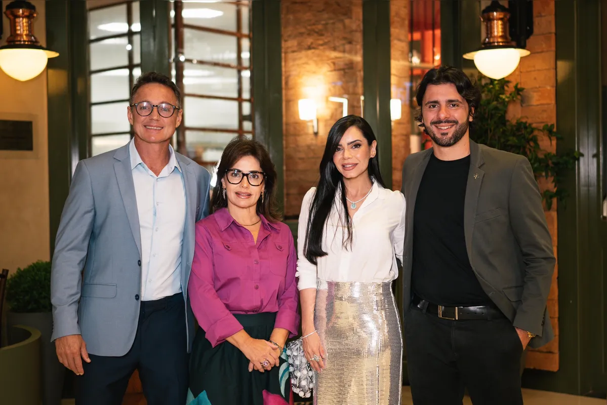Os anfitriões com Guto Covizzi, diretor de expansão da Bella Capri, e Stella Covizzi, diretora de marketing da Bella Capri