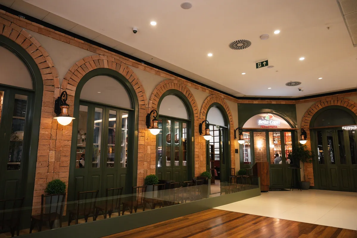 A Bella Capri Pizza e Pasta funciona no almoço e jantar, no segundo piso no Aurora Shopping