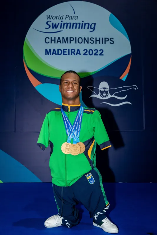 "Fico feliz de representar o Brasil na competição e a todos os atletas na abertura. É um privilégio que me deixa muito feliz", afirma Gabriel Araújo