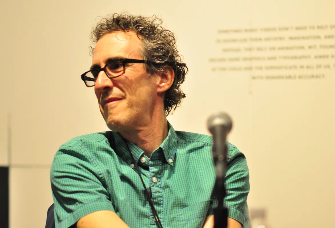 O crítico Will Hermes moderando o painel "Dando voz à transgressão em de abril de 2015 num evento chamado Pop Conference no EMP Museum, Seattle, Washington