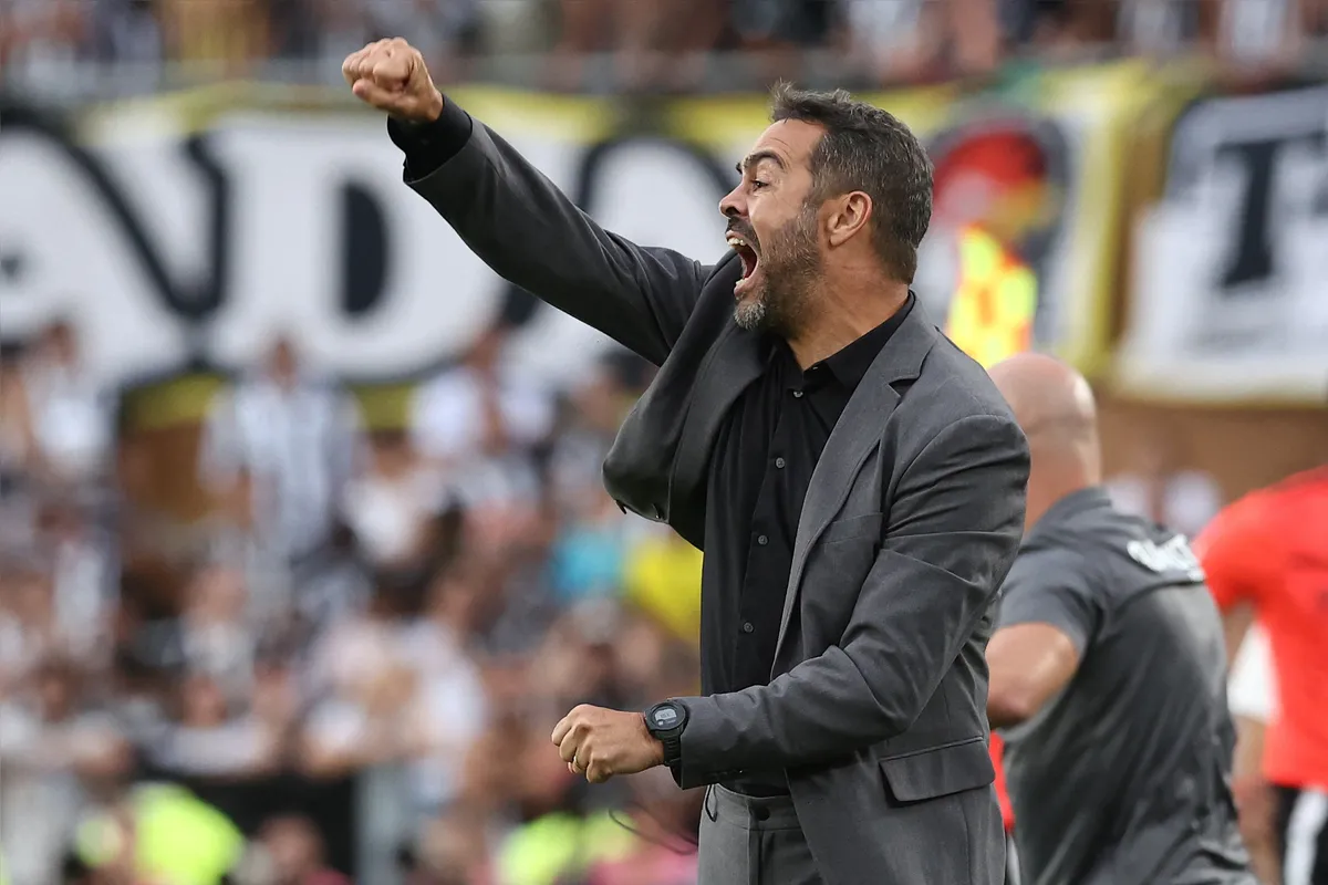 O português Artur Jorge já devolveu ao Botafogo a glória das grandes conquistar com a Libertadores e hoje pode levantar o Brasileirão