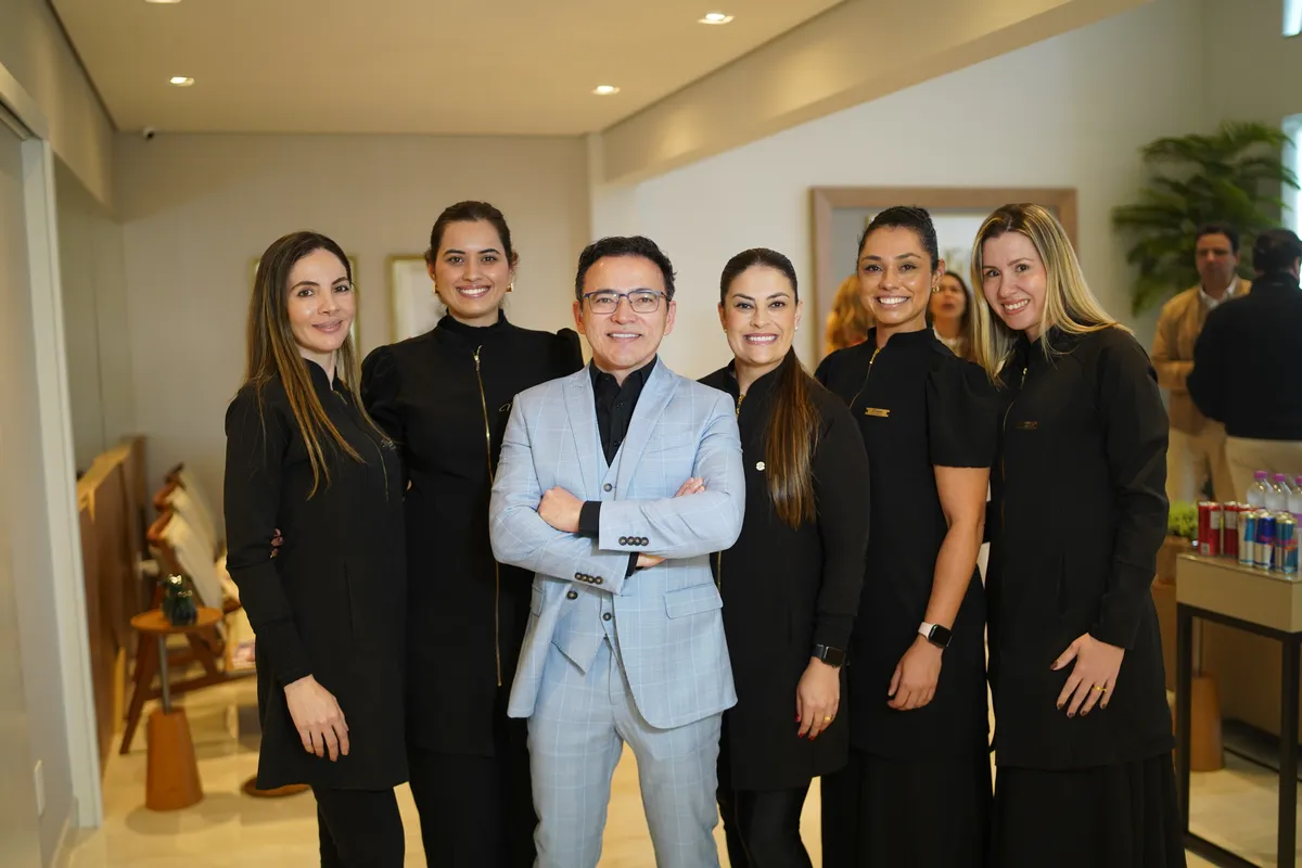 Dr. Marcelo Ono e sua equipe