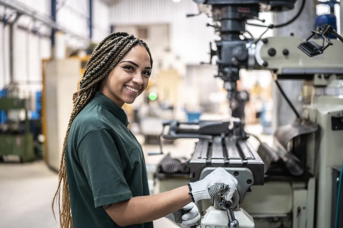 Em nível global, TI lidera a estimativas de contratações, mas a indústria também desponta na pesquisa como setor que será aquecido no terceiro semestre