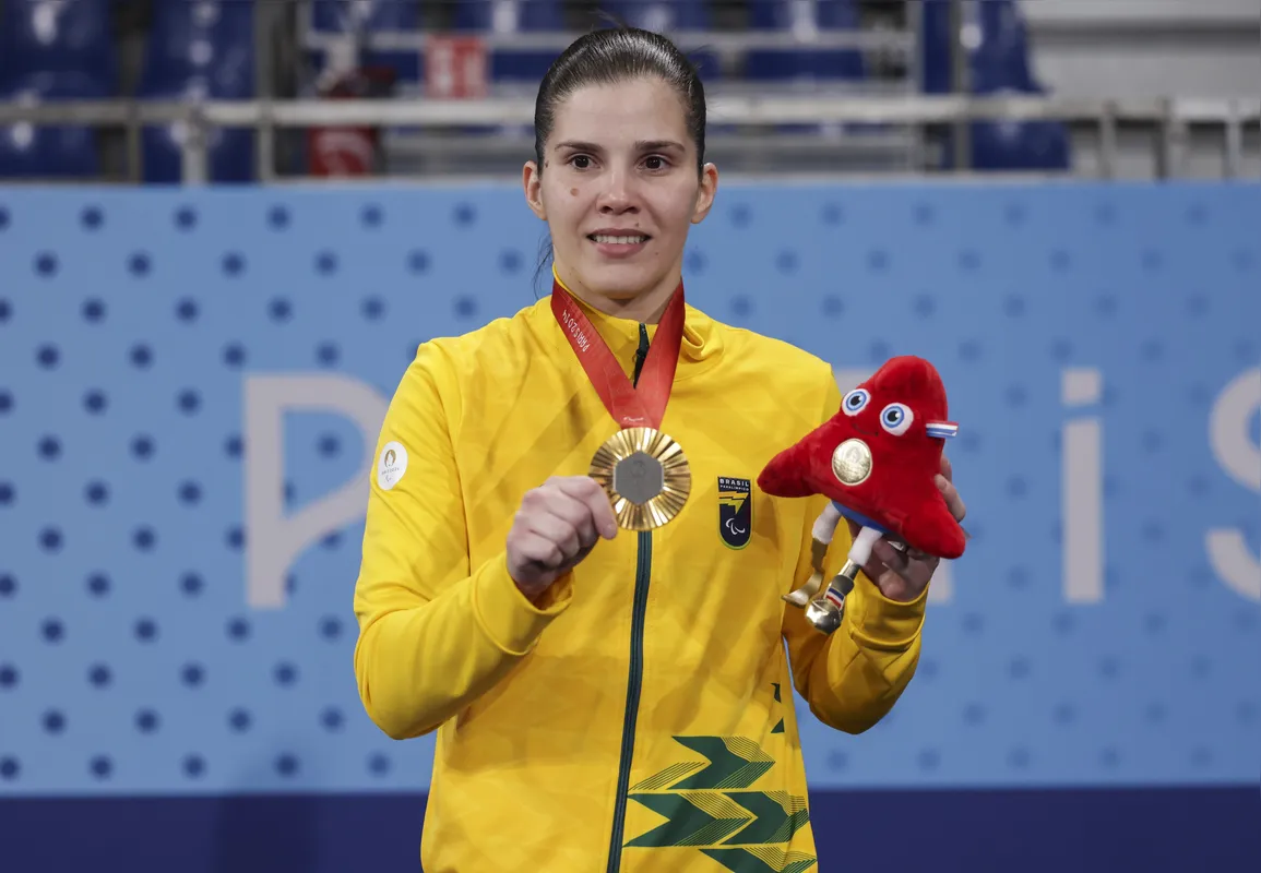 Imagem ilustrativa da imagem Brasil conquista ouro no judô e na natação em Paris
