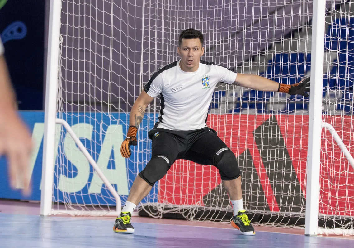 “É um mata-mata e sabemos que qualquer coisa pode acontecer. Cada jogo é perigoso, mesmo que o adversário seja considerado mais fraco. Não podemos permitir erros, pois não há volta a partir daqui”, afirmou o goleiro Guitta