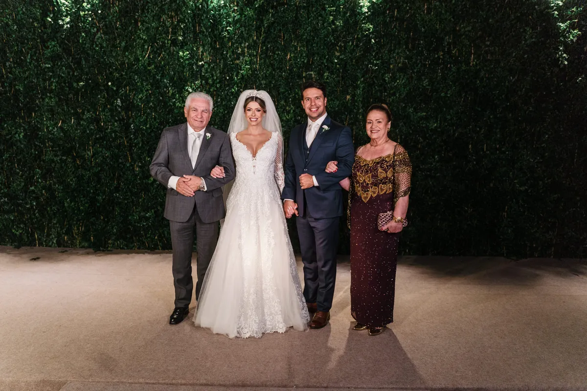 Os noivos com os pais de Frederico: Gláucia e João Tavares
