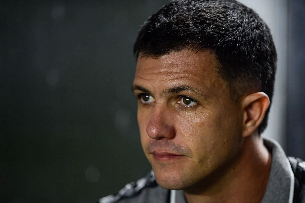 O técnico Maurício Barbieri, ex-Flamengo e Red Bull Bragantino, terá a incumbência de iniciar a reconstrução do Athetico após o vexatório rebaixamento à Série B do Brasileiro