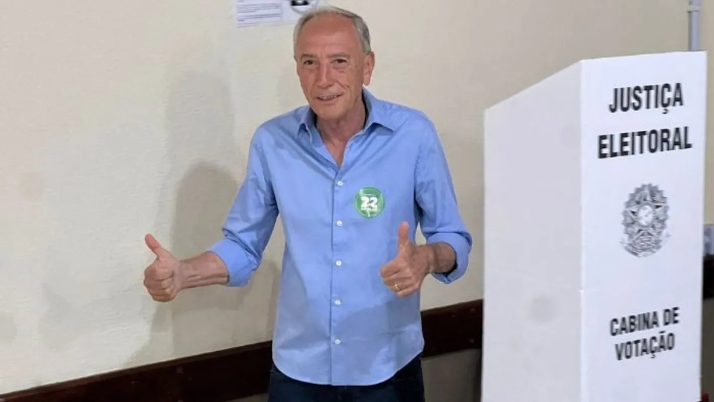 Imagem ilustrativa da imagem Candidatos a prefeito de Arapongas votam pela manhã