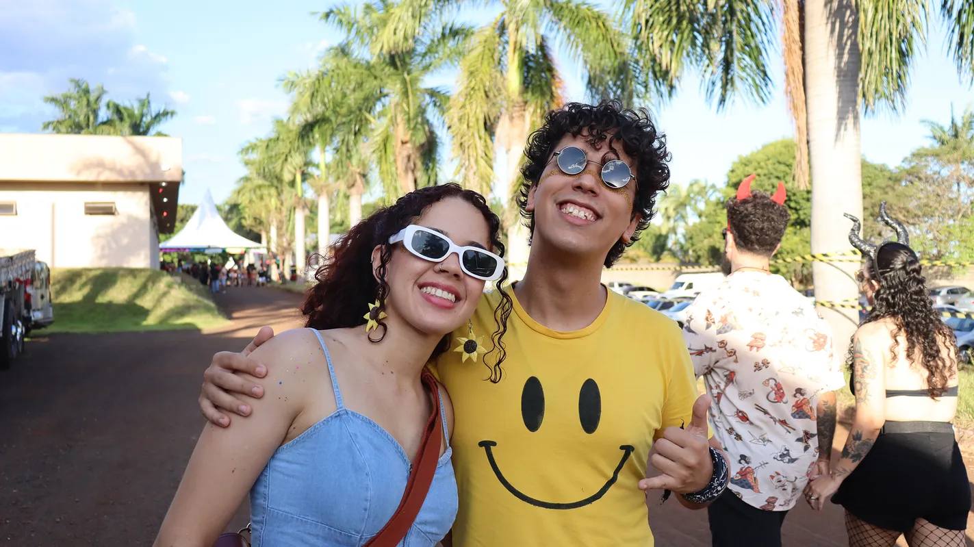Thaís Fernanda e Guilherme Oliveira, de Ibiporã, curtiram a folia até o fim