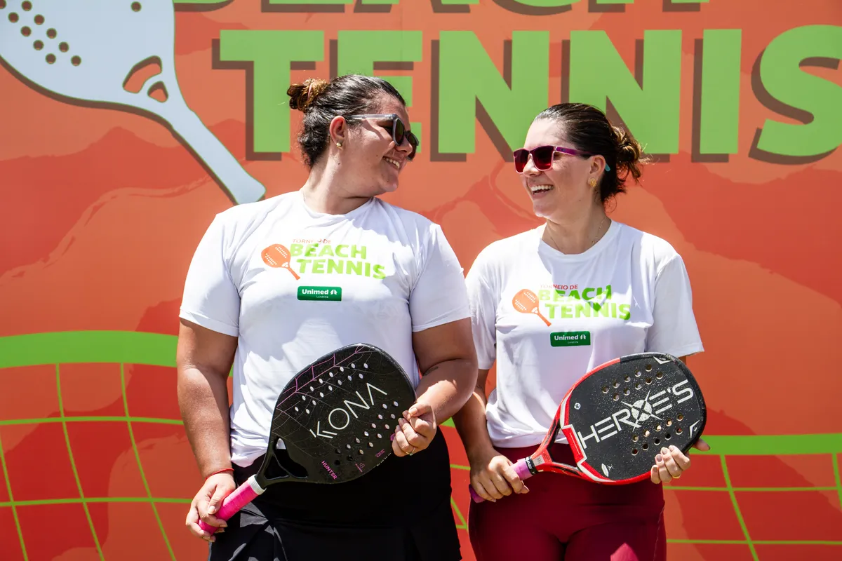 Geovana Pinheiro e Juliana Almeida, vencedoras da categoria feminina do torneio