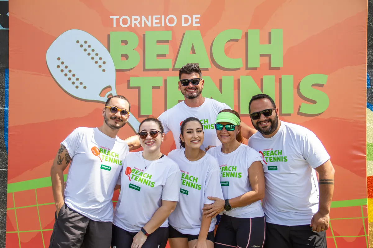Guilherme Cesar, Camila Coelho, Amanda Purga, Zenaide Leão, Thales Assueiro, colaboradores Unimed, e Emilson Cribari, ex-jogador e empresário