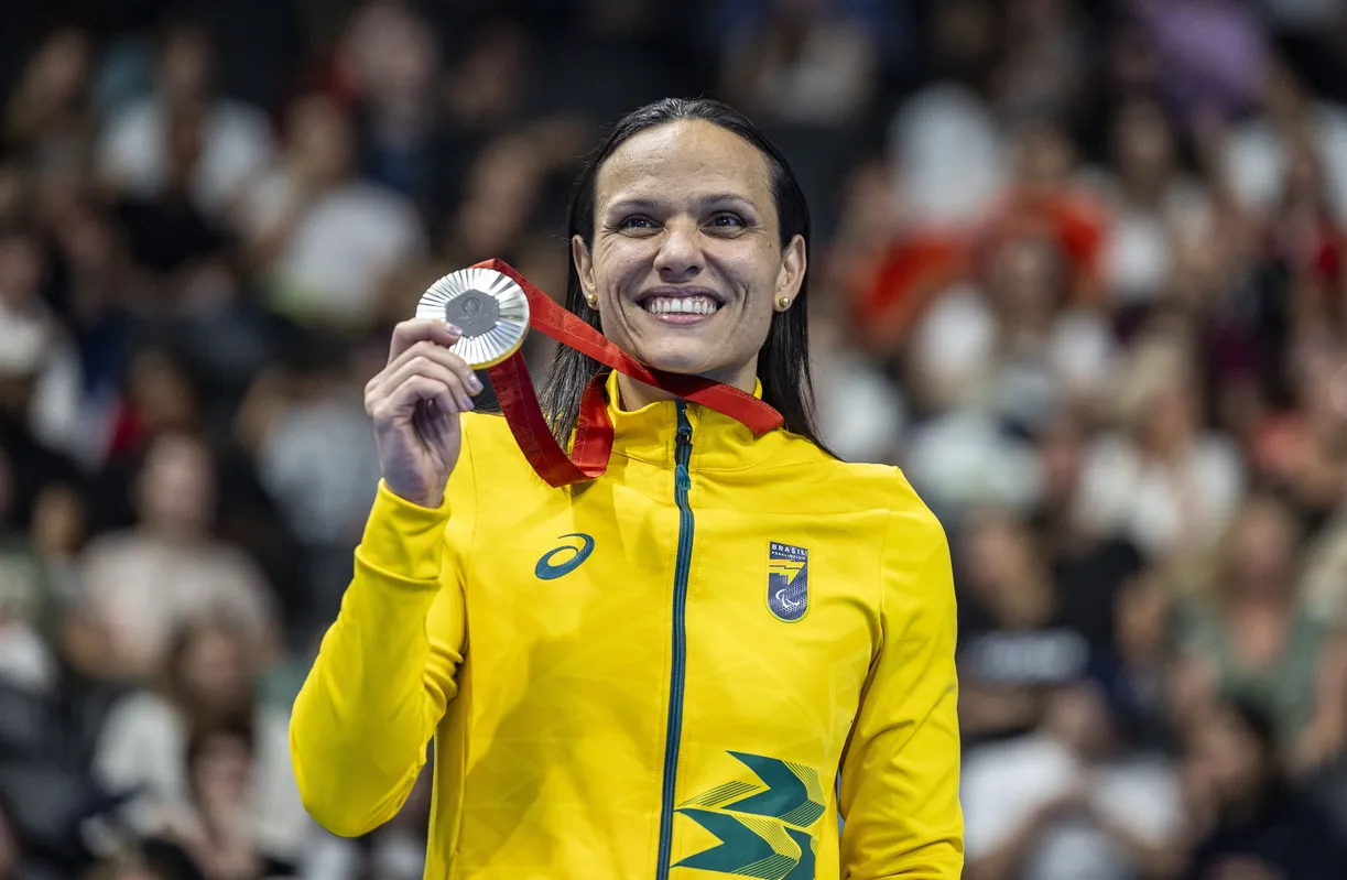 Carol Santiago:  a brasileira com mais medalhas de ouro, com seis primeiros lugares, superando Ádria Santos, com quatro