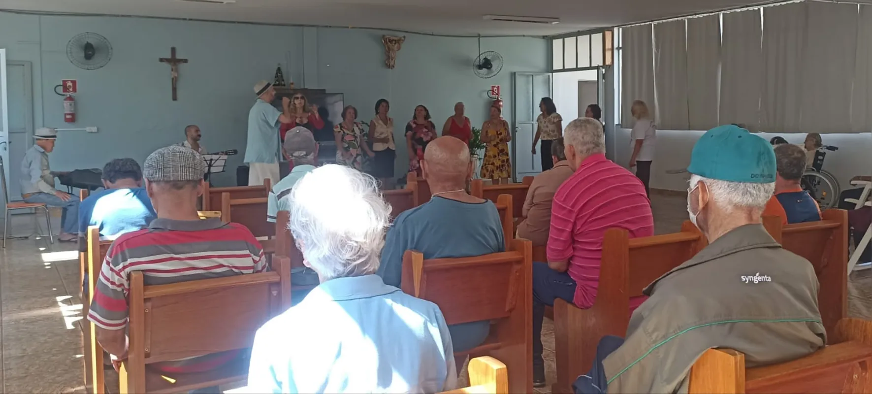 Imagem ilustrativa da imagem Cena musical em Londrina: idosos no palco e na plateia