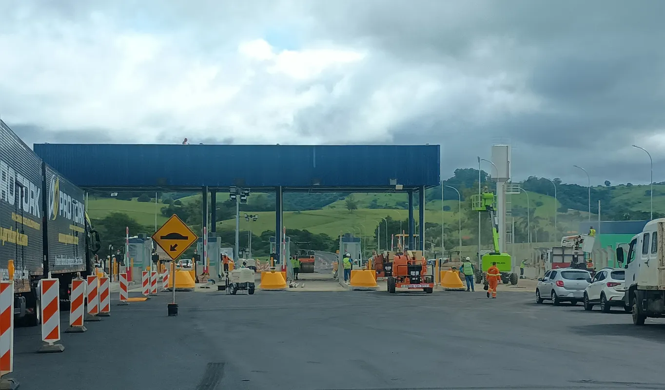 Obras da construção da praça de pedágio no município de Siqueira Campos, no Norte Pioneiro