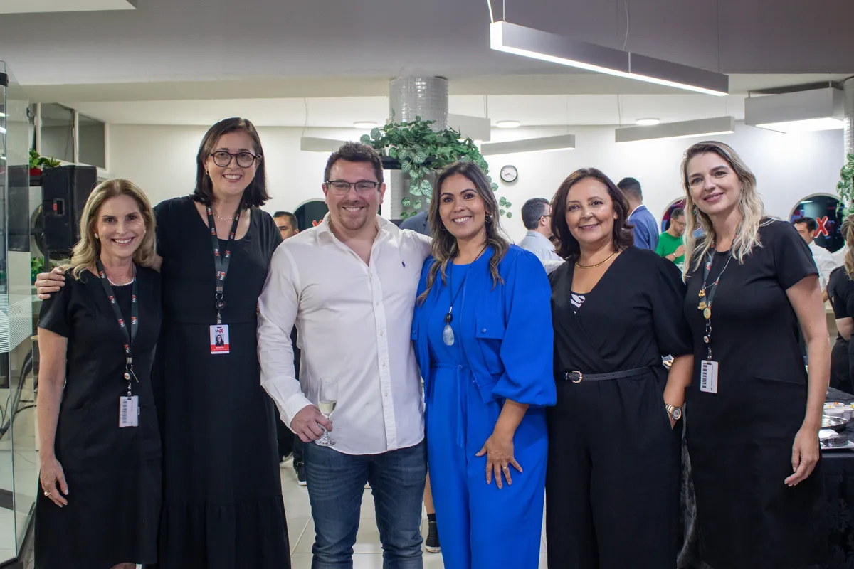 Raquel Calil Ruy, Coordenadora Pedagógica de Ensino Médio e Pré-Vestibular; Renata Rocha, Psicóloga Escolar; Bruno Chaves, CEO Giusto 5; Débora Durães, Diretora-Geral; Luciana Haddad, Direção Pedagógica; e Janaína Fenato. Projetos e Inovação