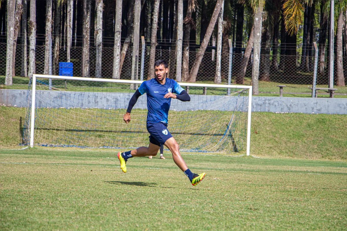 O volante Marthã deve ser a principal novidade do LEC neste sábado: Tubarão sofreu 11 gols nas últimas quatro partidas da Série C