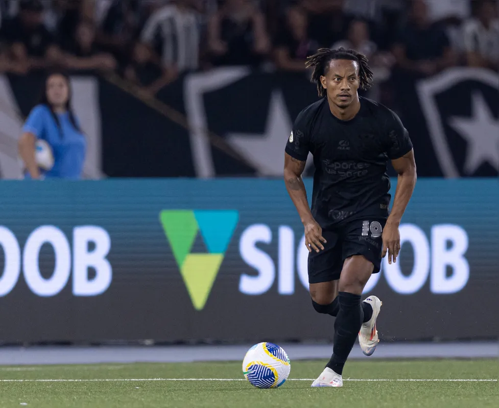André Carrillo chegou com status de titular no Corinthians e fará a sua estreia nesta terça pela Copa Sul-Americana