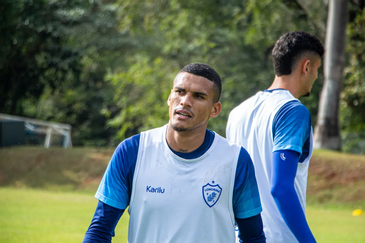 O volante Kadi será uma das novidades do Londrina contra o Athletic: Tubarão volta a campo no sábado, em Minas Gerais