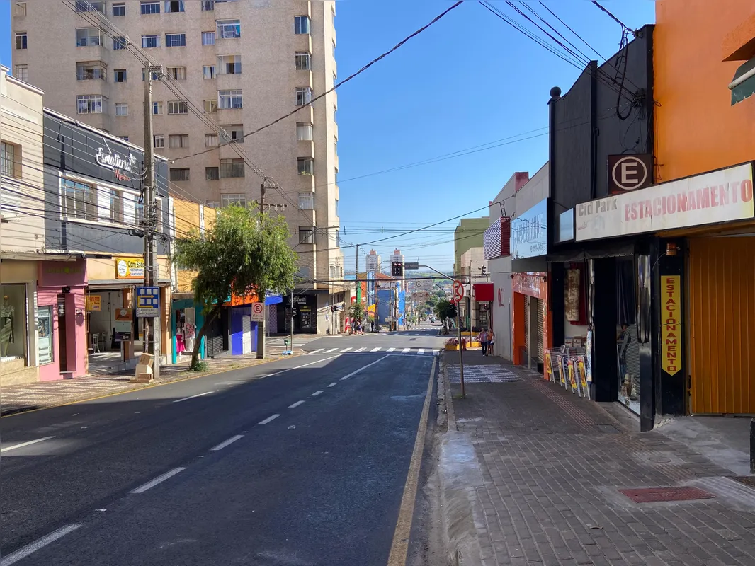 Imagem ilustrativa da imagem Comércio de rua em Londrina tem pouco movimento