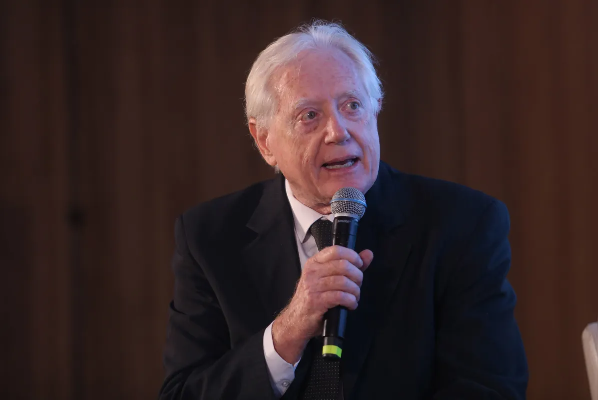 O economista Marcos Rambalducci, mediador do Encontros Folha, falou da necessidade de olhar para outros mercados, além da China, EUA e Argentina