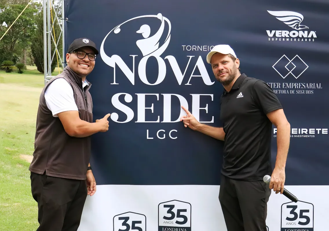 O professor João Maria Neto e Rodolfo Sekles Fuganti, aplaudido vencedor do torneio