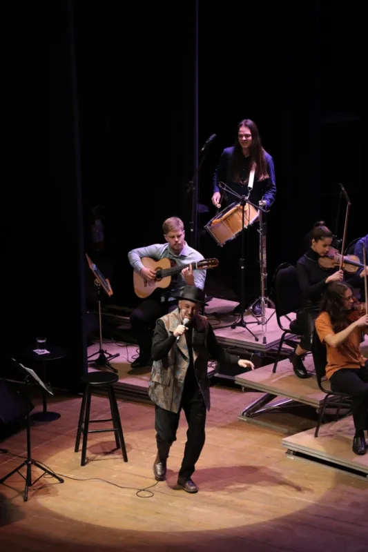 O concerto contou com a participação especial do cantor Paulo Vitor Poloni