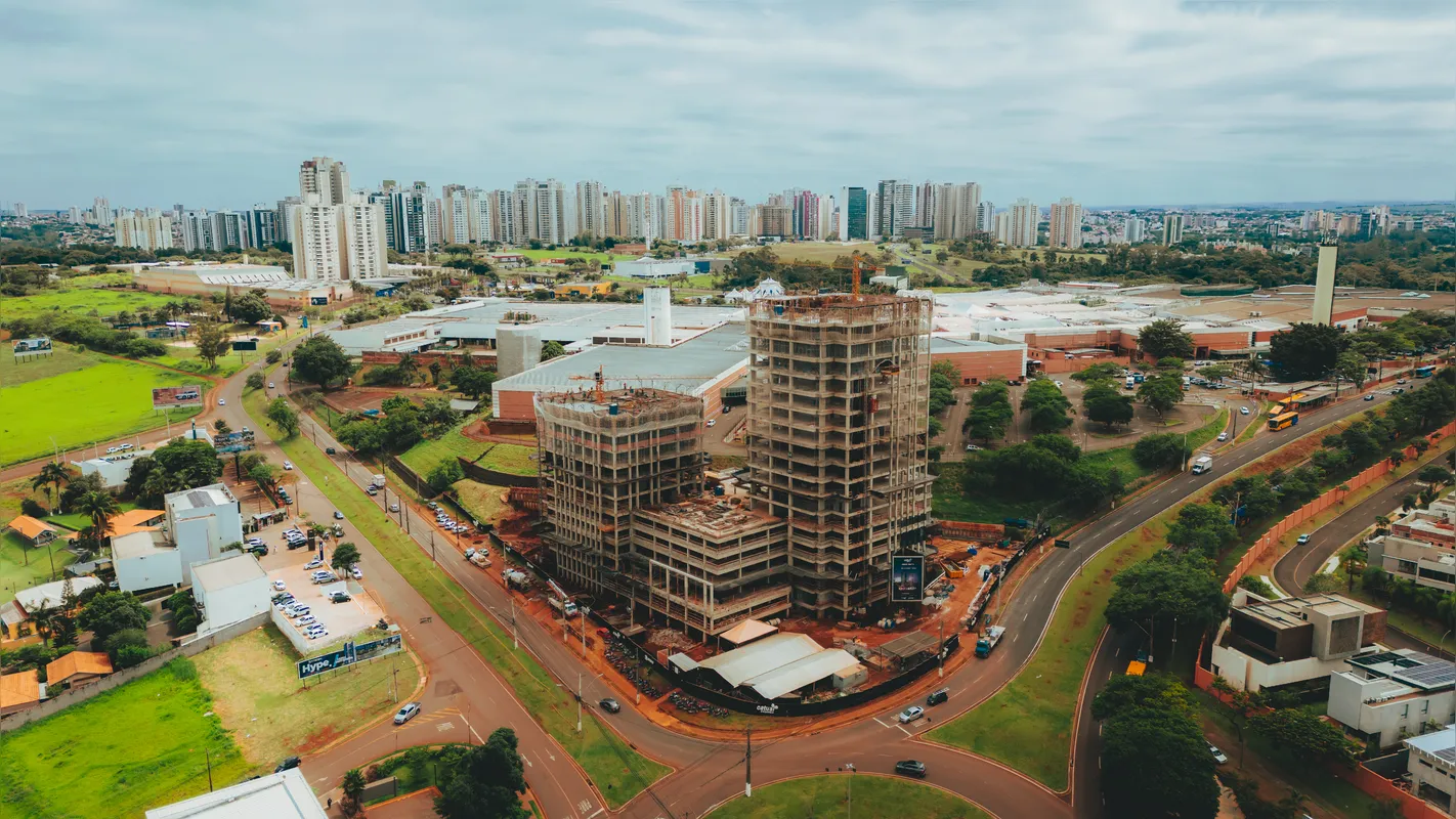 Complexo industrial Catuaí Corporate, obra interligada ao Shopping Catuaí: vista privilegiada
