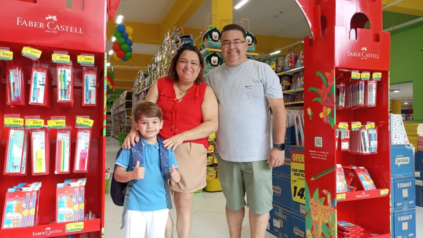 Fernanda e Marcelo Villa compraram uma mochila para o filho, Guilherme: conforto e qualidade