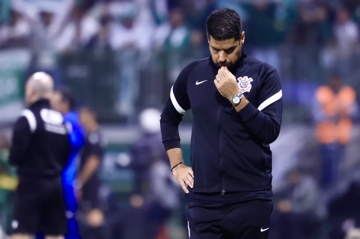 Imagem ilustrativa da imagem Corinthians anuncia demissão do treinador António Oliveira
