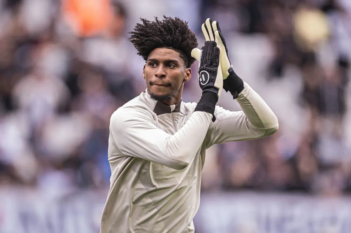 Hugo se adaptou rápido ao Corinthians, virou ídolo da Fiel e será comprado pelo Timão junto ao Flamengo