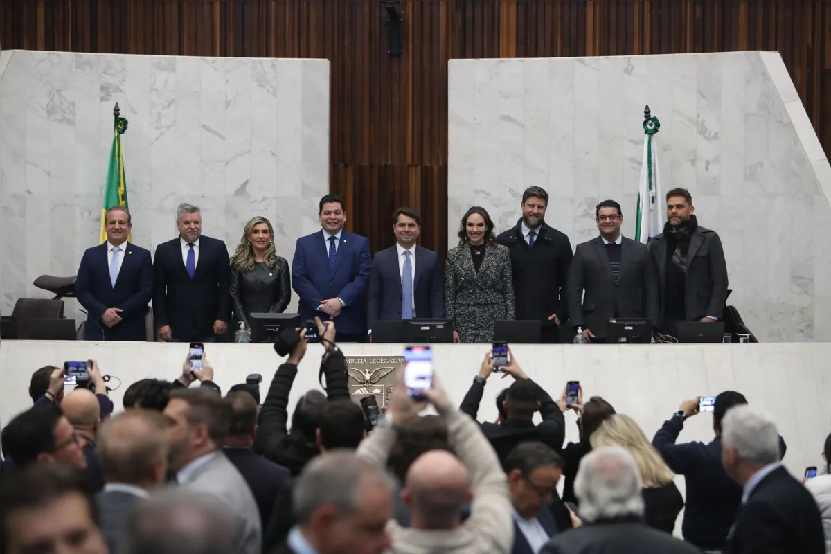 Alexandre Curi de mais membros da nova Mesa Executiva da Assembleia: eleição marca fim da era de Ademar Traiano, que cumpre o quinto mandato desde 2015