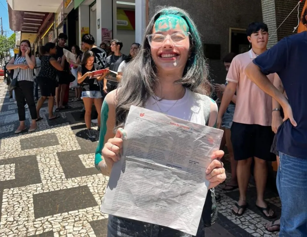 Giovanna Wolff,  aprovada em Ciências Biológicas: "Levei uma vida tripla, porque estava cursando o Ensino Médio, estava trabalhando e estudando no cursinho ao mesmo tempo; uma rotina bem complicada"