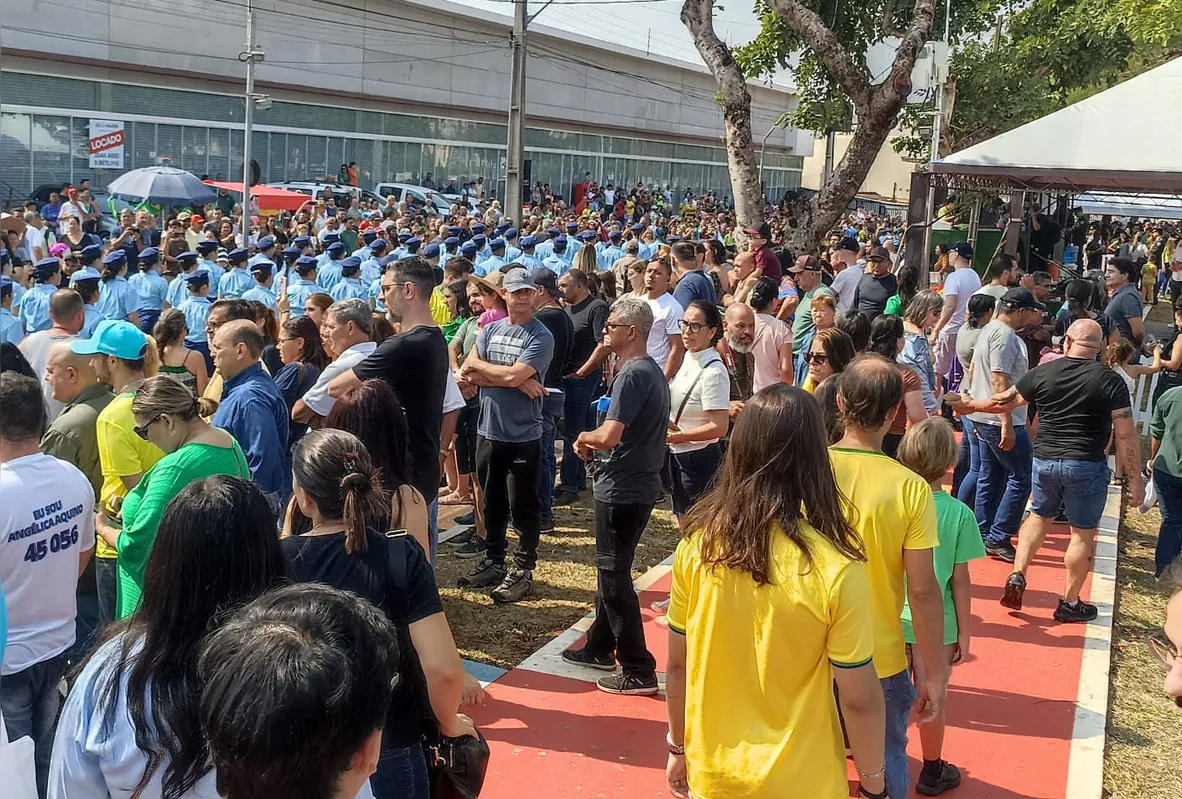 Imagem ilustrativa da imagem Desfile de sete de setembro atrai grande público em Londrina