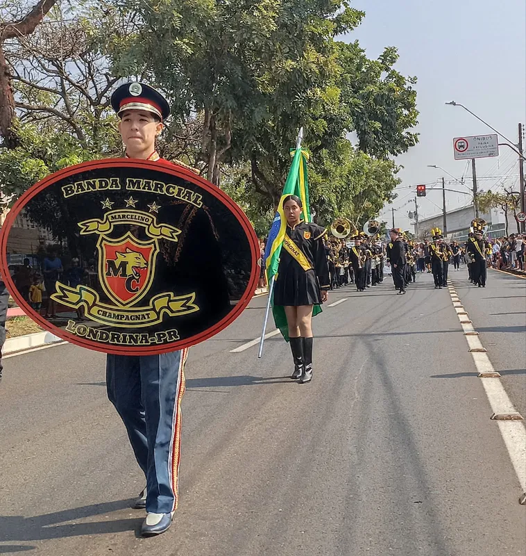 Imagem ilustrativa da imagem Desfile de sete de setembro atrai grande público em Londrina