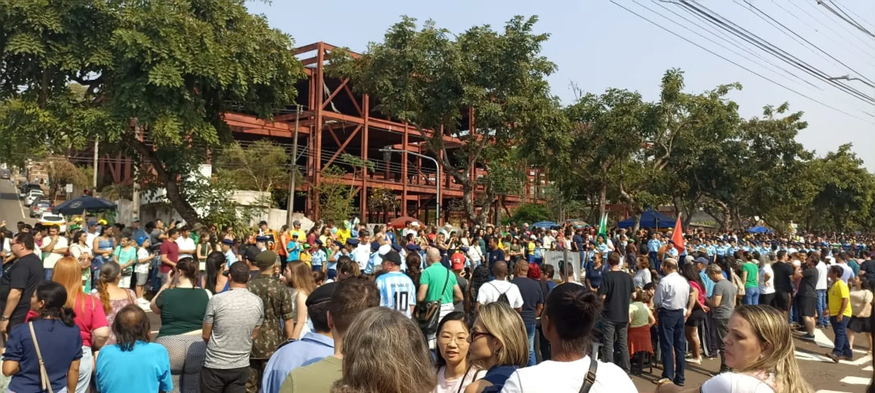Imagem ilustrativa da imagem Desfile de sete de setembro atrai grande público em Londrina