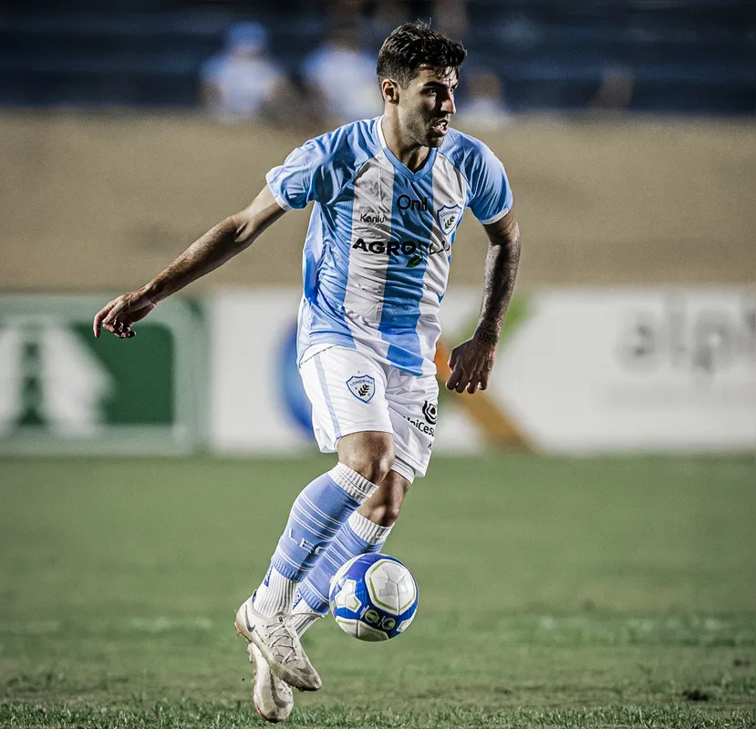 Thiago Ennes se despede do Londrina com 33 jogos, três gols e uma assistência