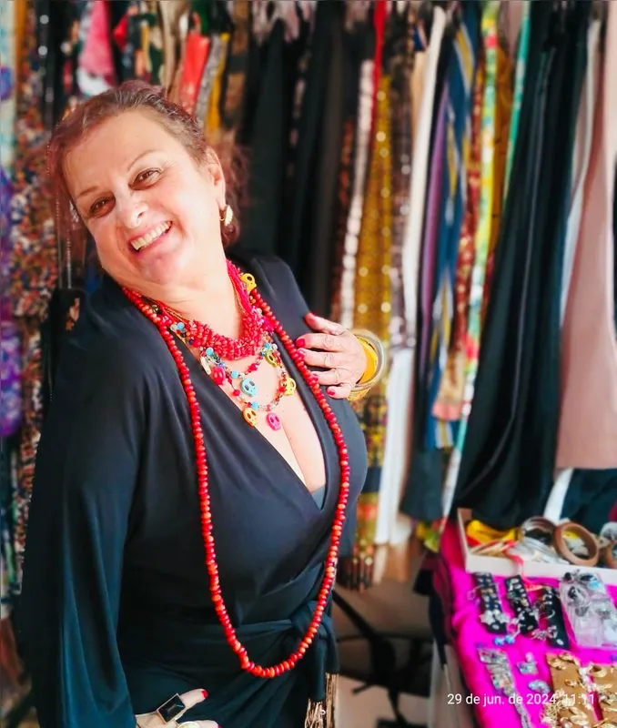 Maeve Mendonça: dona do Bazzar Brechó reconhece a 'saia justa' que é vestir clientes com o clima instável