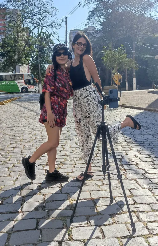 Clara Koga e Thais Russi: a semana exigiu que as camadas de roupas fossem retiradas dia após dia