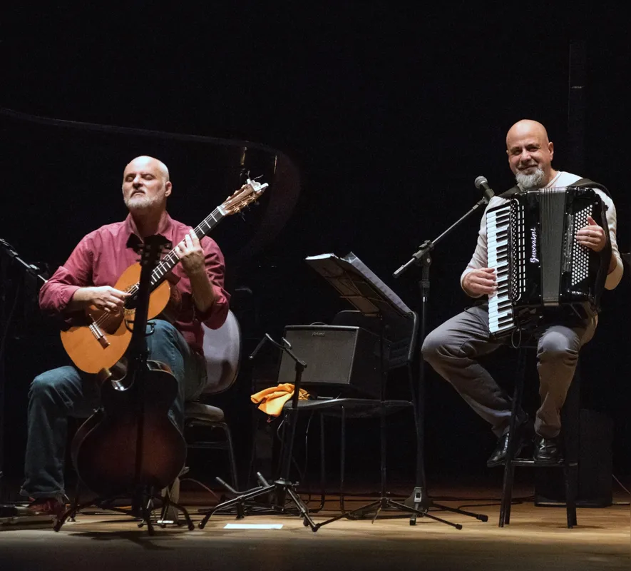 André Siqueira e Toninho Ferragutti: com violão e acordeon, a excelência da música instrumental brasileira
