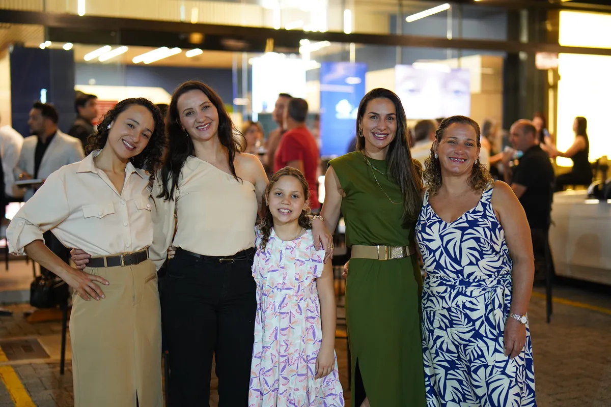 Thaina Silva, Elisangela Ribeiro, Maria Júlia Ribeiro, Luciane Takaki e Márcia Silva