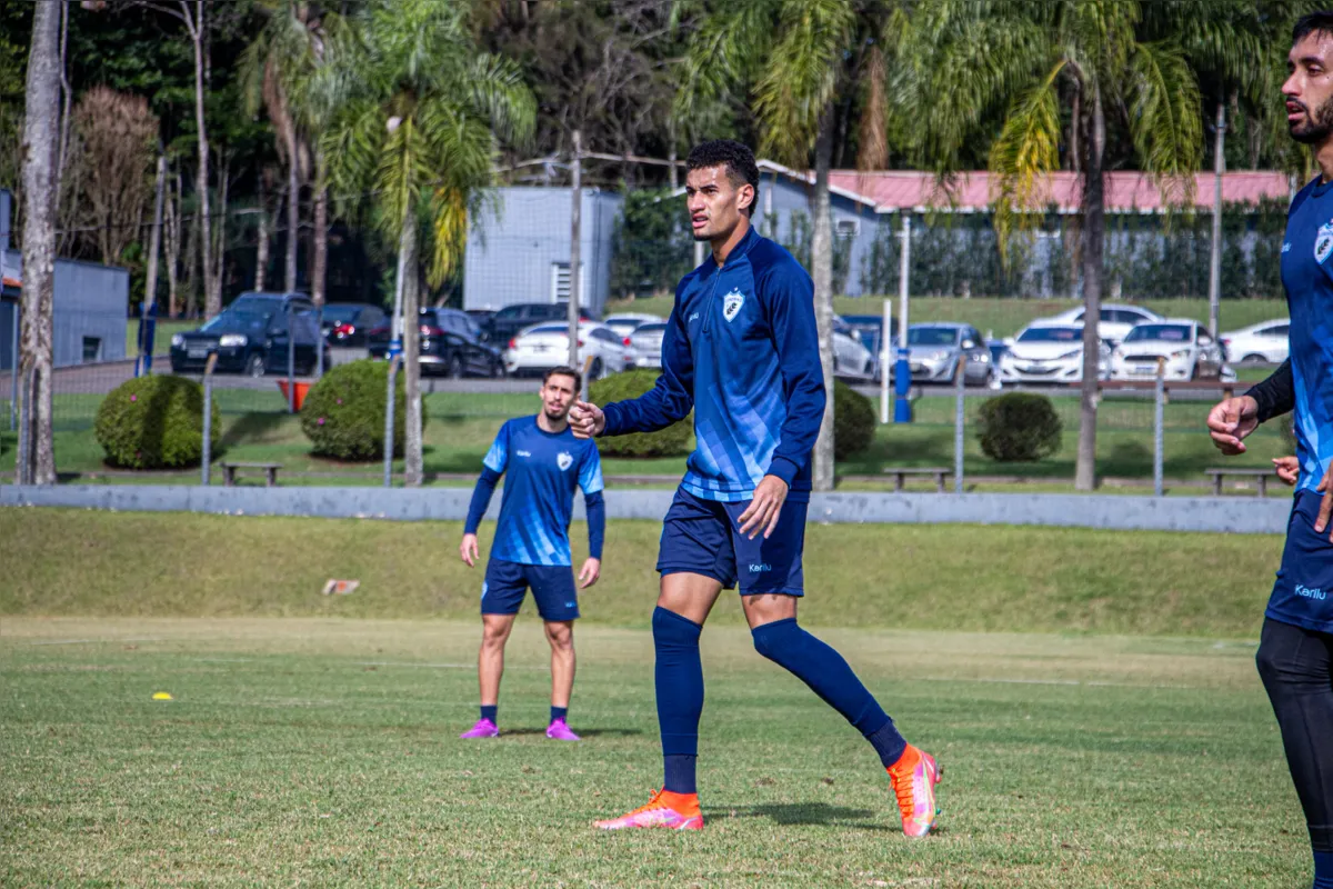 Everton Moraes voltou a marcar nos acréscimos contra o Caxias e chegou a quatro gols na Série C